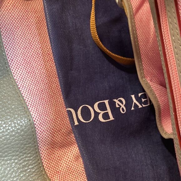 Dooney & Bourke NWT Logo Lock Shoulder Gray Bag - Picture 14 of 16